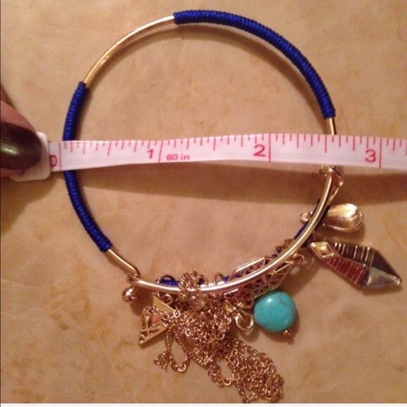 NWOT Charmed Bangle Gold Tone Tassel - Picture 4 of 4